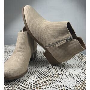 Ladies Ankle Booties Size 8.5 M Beige by Universal Threads Zip-up sku 3336